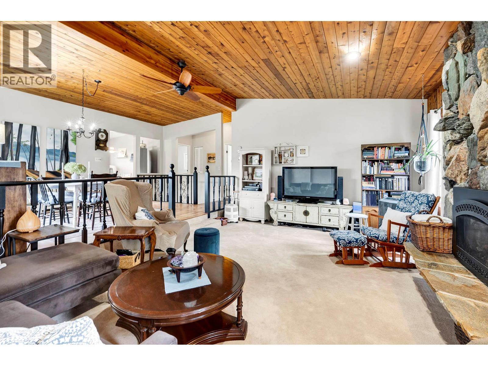 5901 Dallas Drive, Kamloops, BC - Indoor