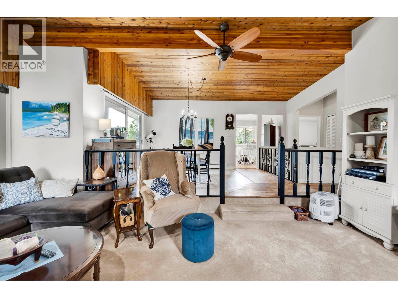 5901 Dallas Drive, Kamloops, BC - Indoor