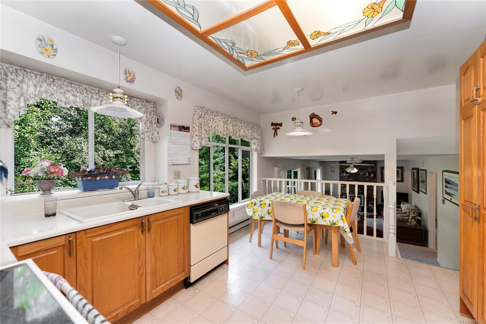 722 Miller Ave, Saanich, BC