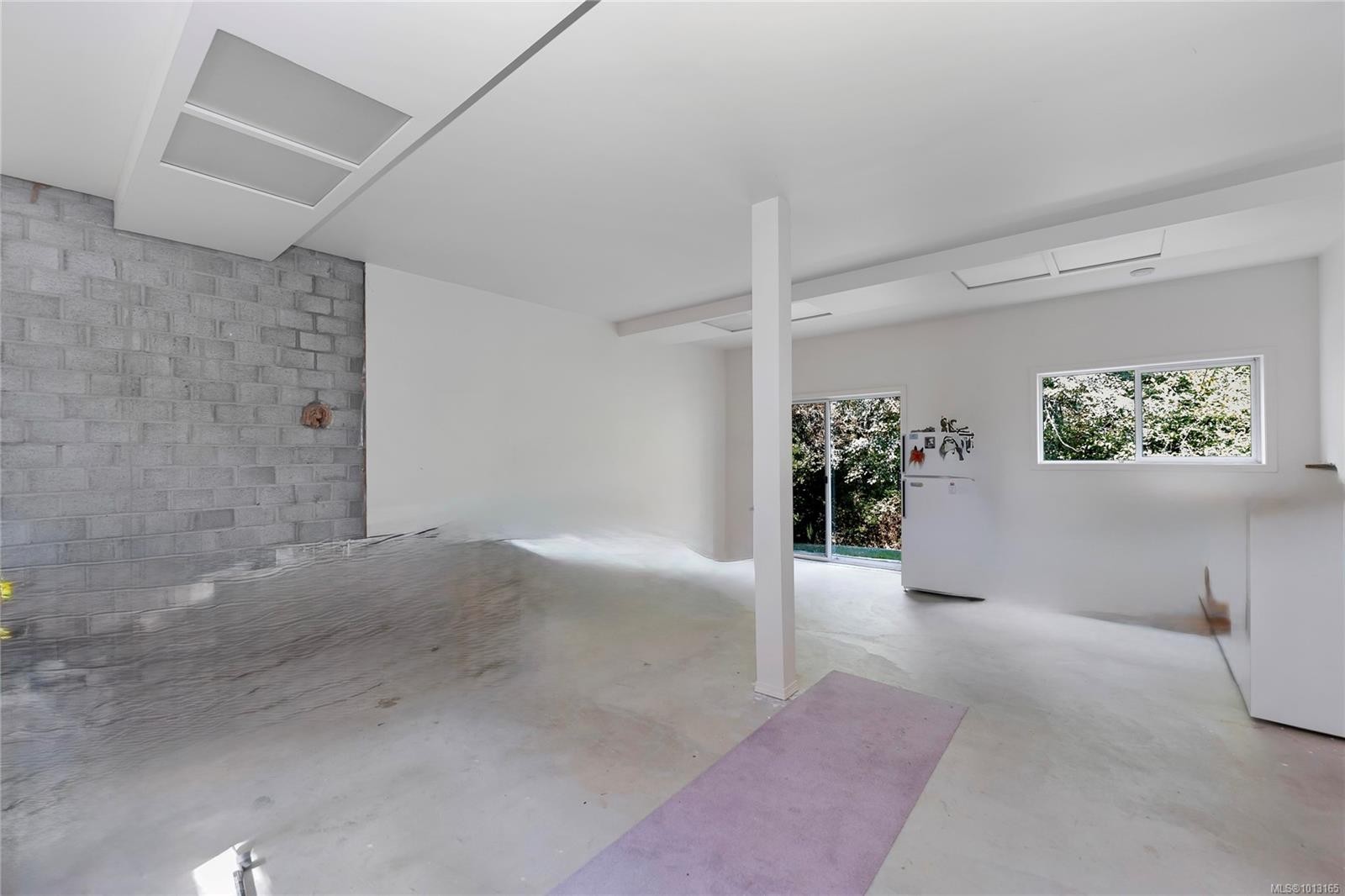 722 Miller Ave, Saanich, BC