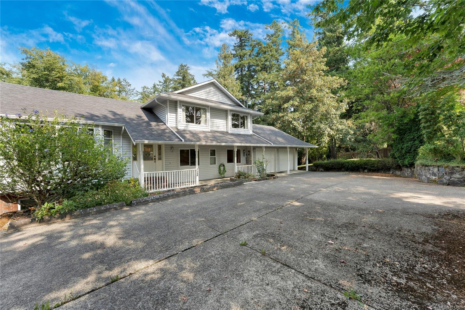 722 Miller Ave, Saanich, BC