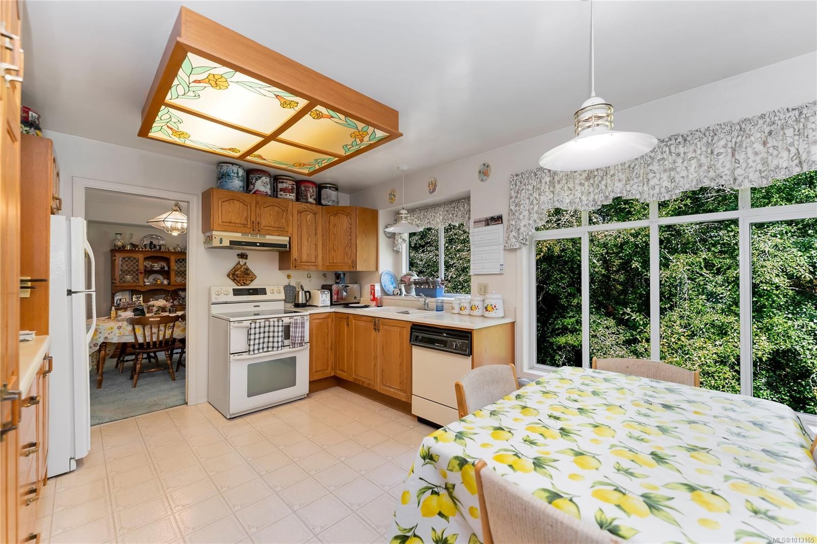 722 Miller Ave, Saanich, BC