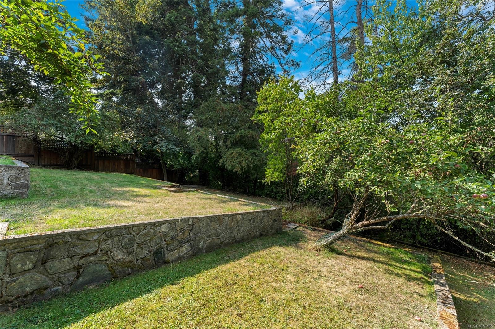 722 Miller Ave, Saanich, BC