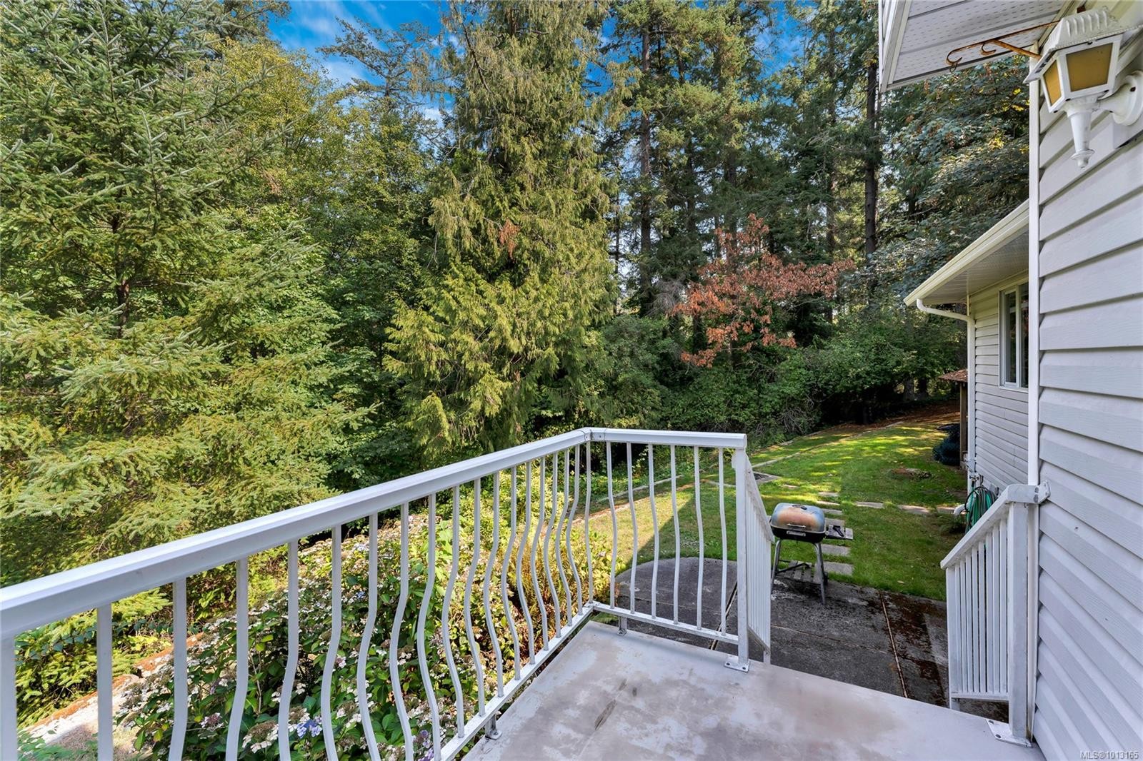 722 Miller Ave, Saanich, BC