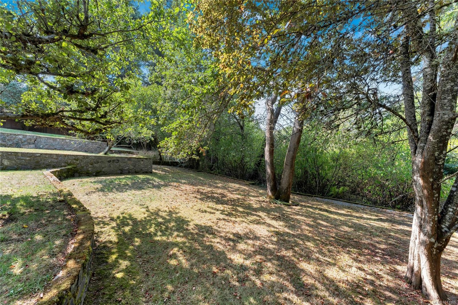 722 Miller Ave, Saanich, BC