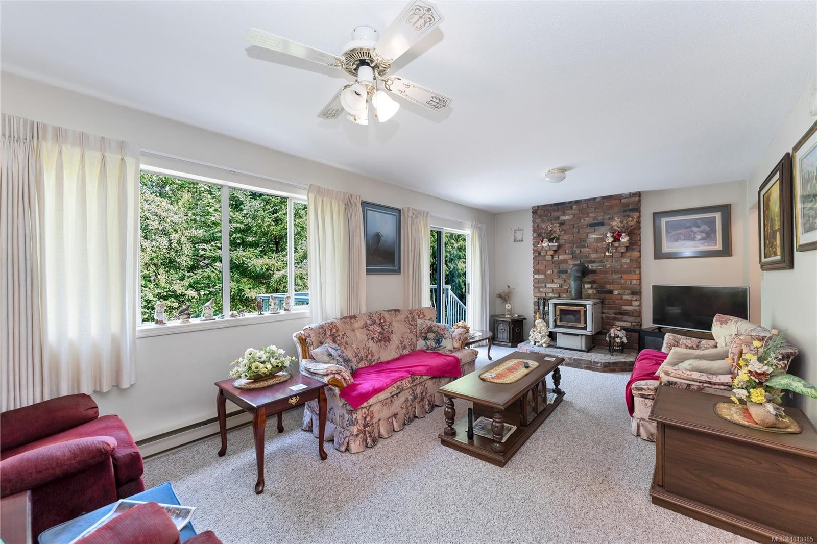 722 Miller Ave, Saanich, BC