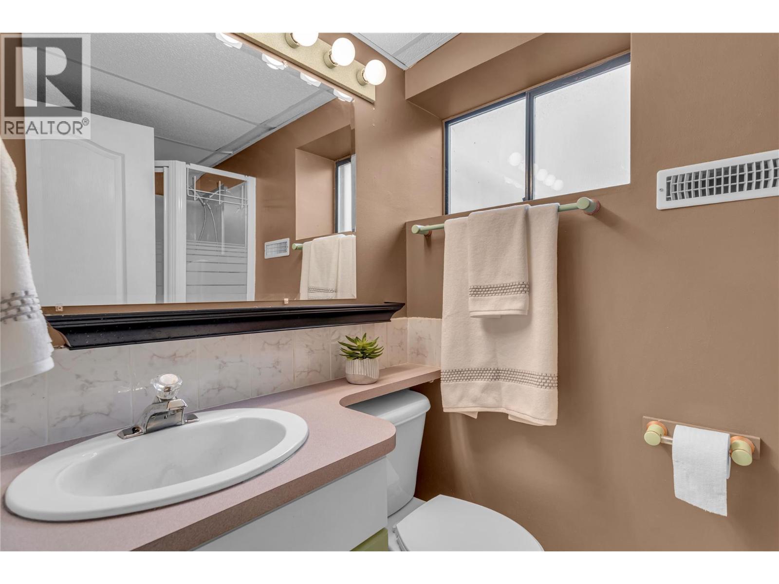 Downstairs Bathroom - 733 Josselyn Court, Kelowna, BC - Indoor Photo Showing Bathroom