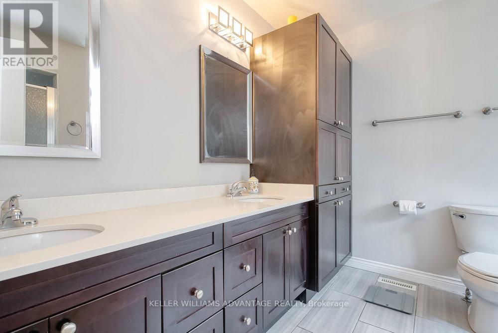 Upper - 71 Song Bird Drive, Markham, ON - Indoor Photo Showing Bathroom