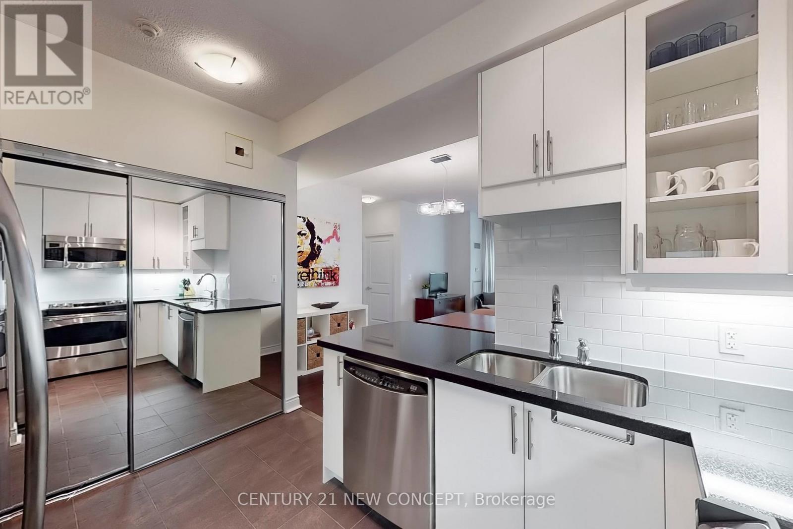704 - 1900 Lake Shore Boulevard W, Toronto, ON - Indoor Photo Showing Kitchen With Double Sink With Upgraded Kitchen