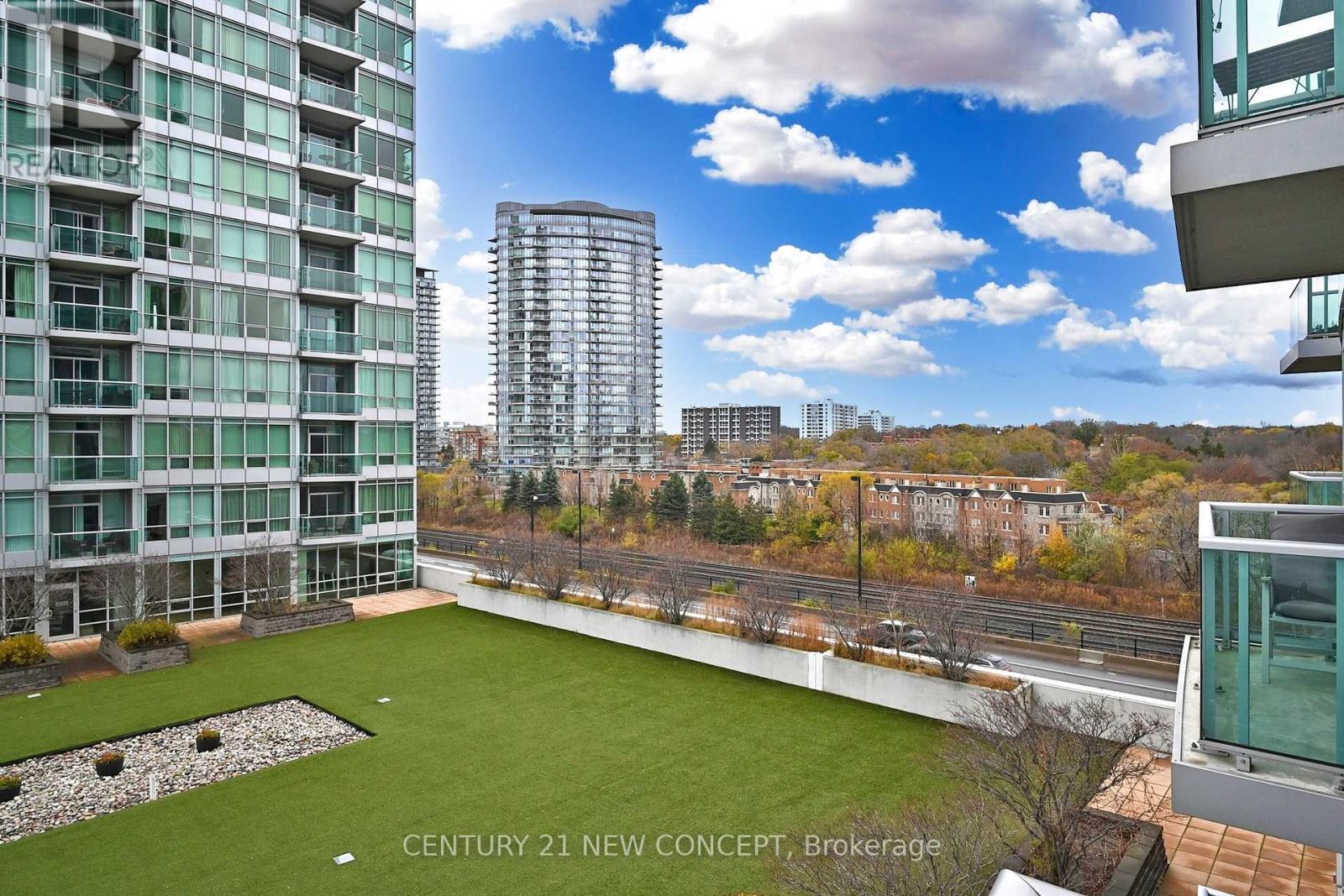 704 - 1900 Lake Shore Boulevard W, Toronto, ON - Outdoor