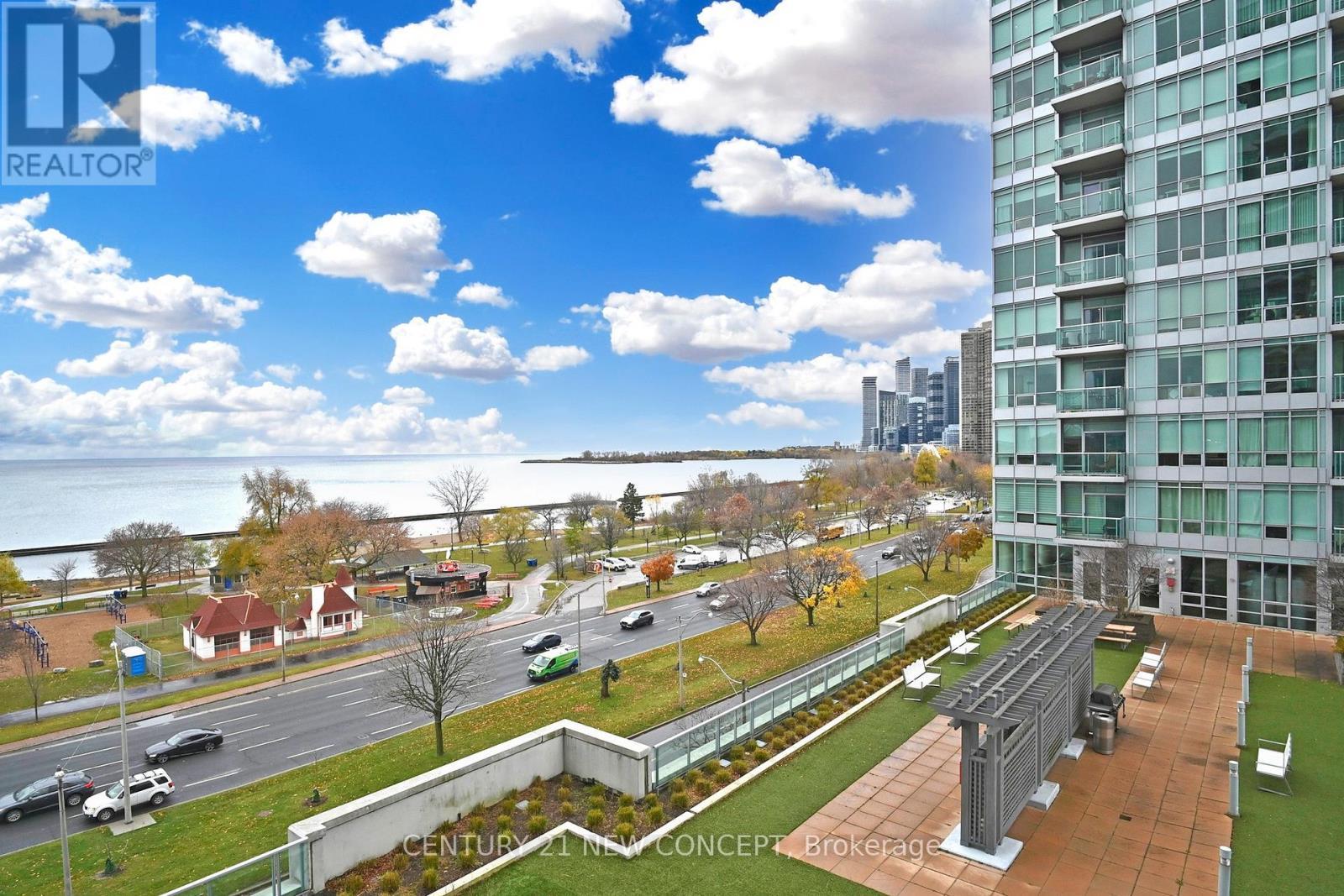 704 - 1900 Lake Shore Boulevard W, Toronto, ON - Outdoor With View