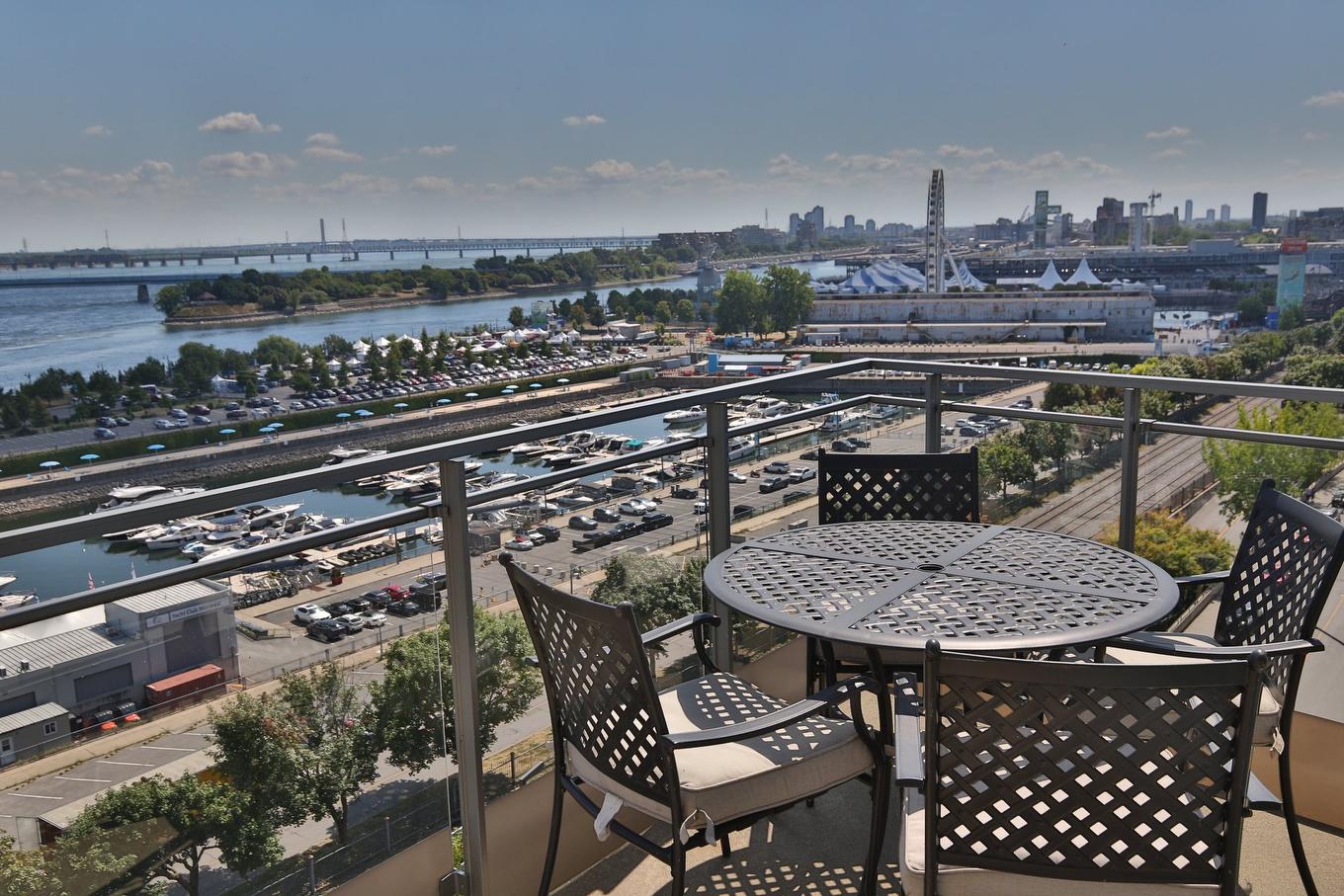 Balcony - 914-901 Rue De La Commune E., Montréal (Ville-Marie), QC - Outdoor With Body Of Water With View