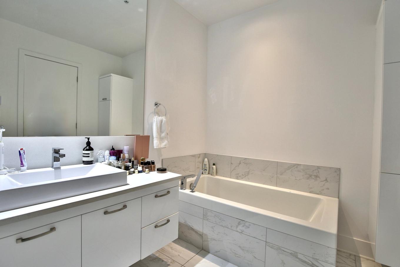 Bathroom - 914-901 Rue De La Commune E., Montréal (Ville-Marie), QC - Indoor Photo Showing Bathroom