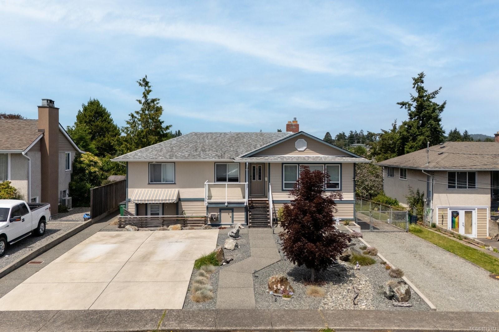 582 Baxter Ave, Saanich, BC