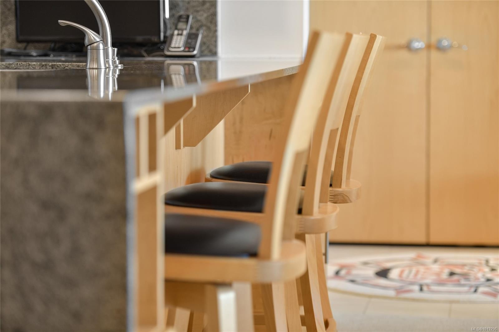 502-748 Sayward Hill Terr, Saanich, BC - Indoor