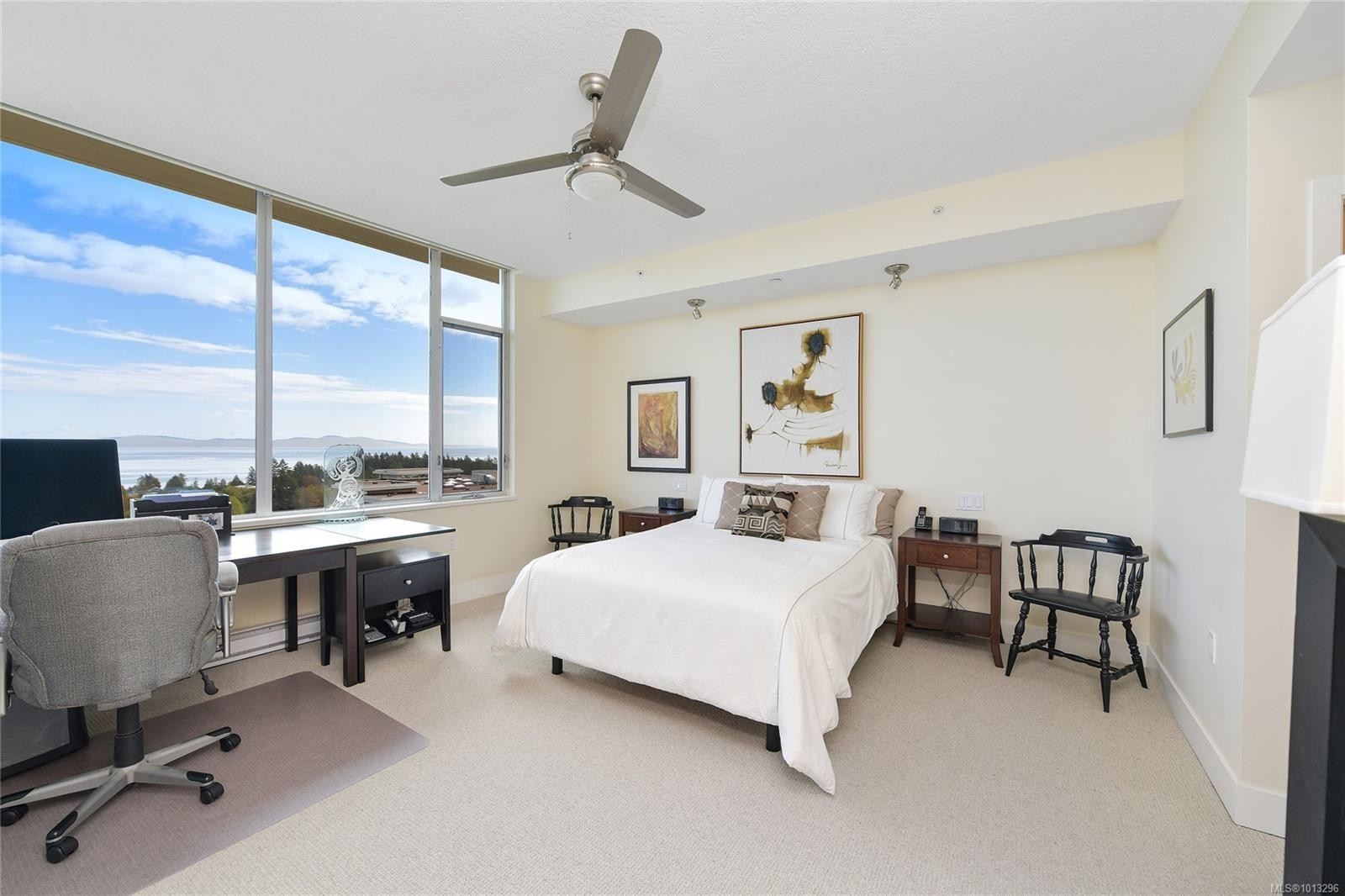 502-748 Sayward Hill Terr, Saanich, BC - Indoor Photo Showing Bedroom