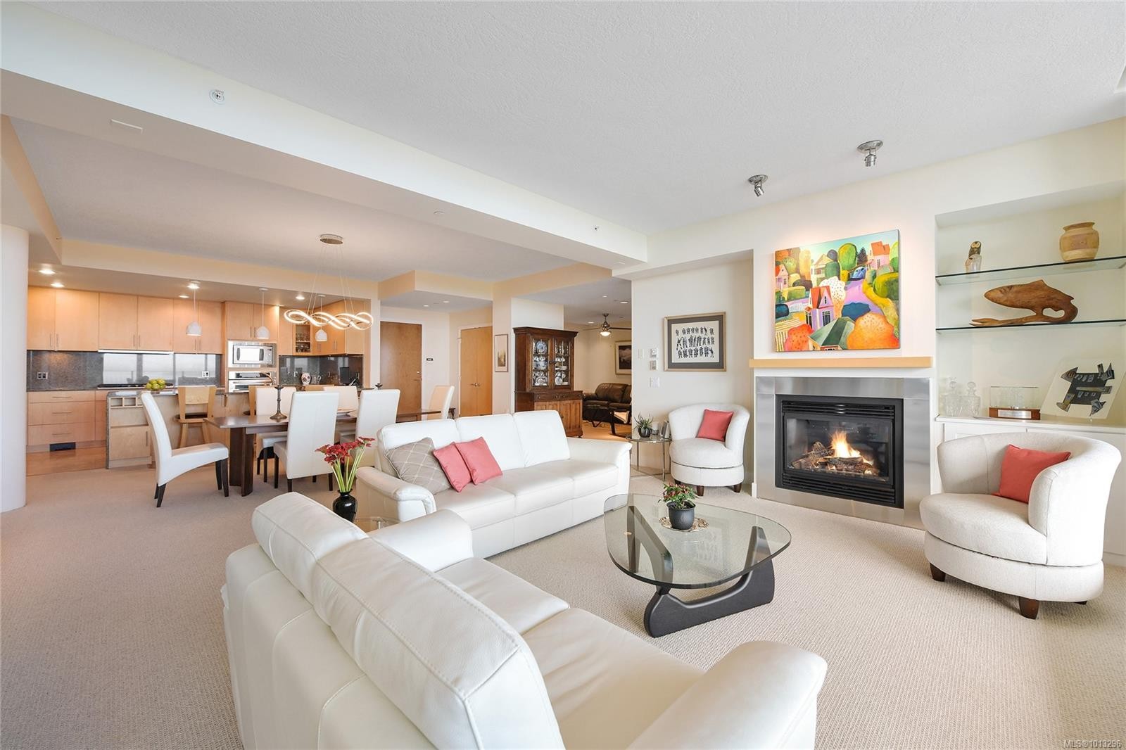 502-748 Sayward Hill Terr, Saanich, BC - Indoor Photo Showing Living Room With Fireplace