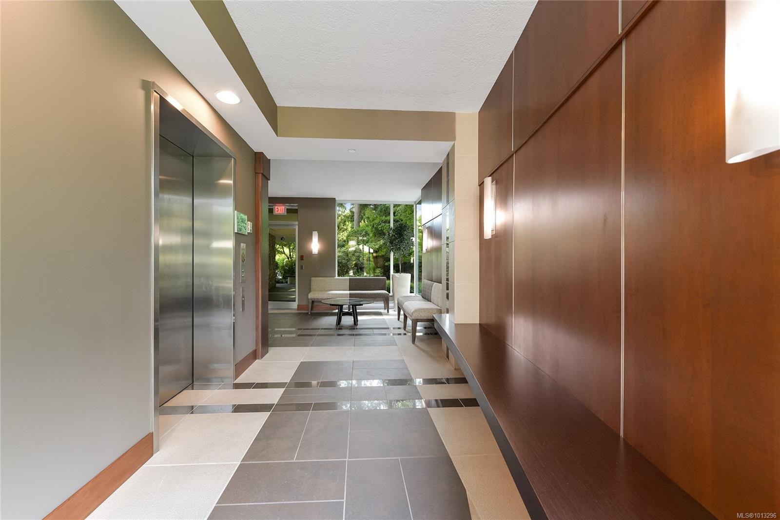 502-748 Sayward Hill Terr, Saanich, BC - Indoor Photo Showing Other Room