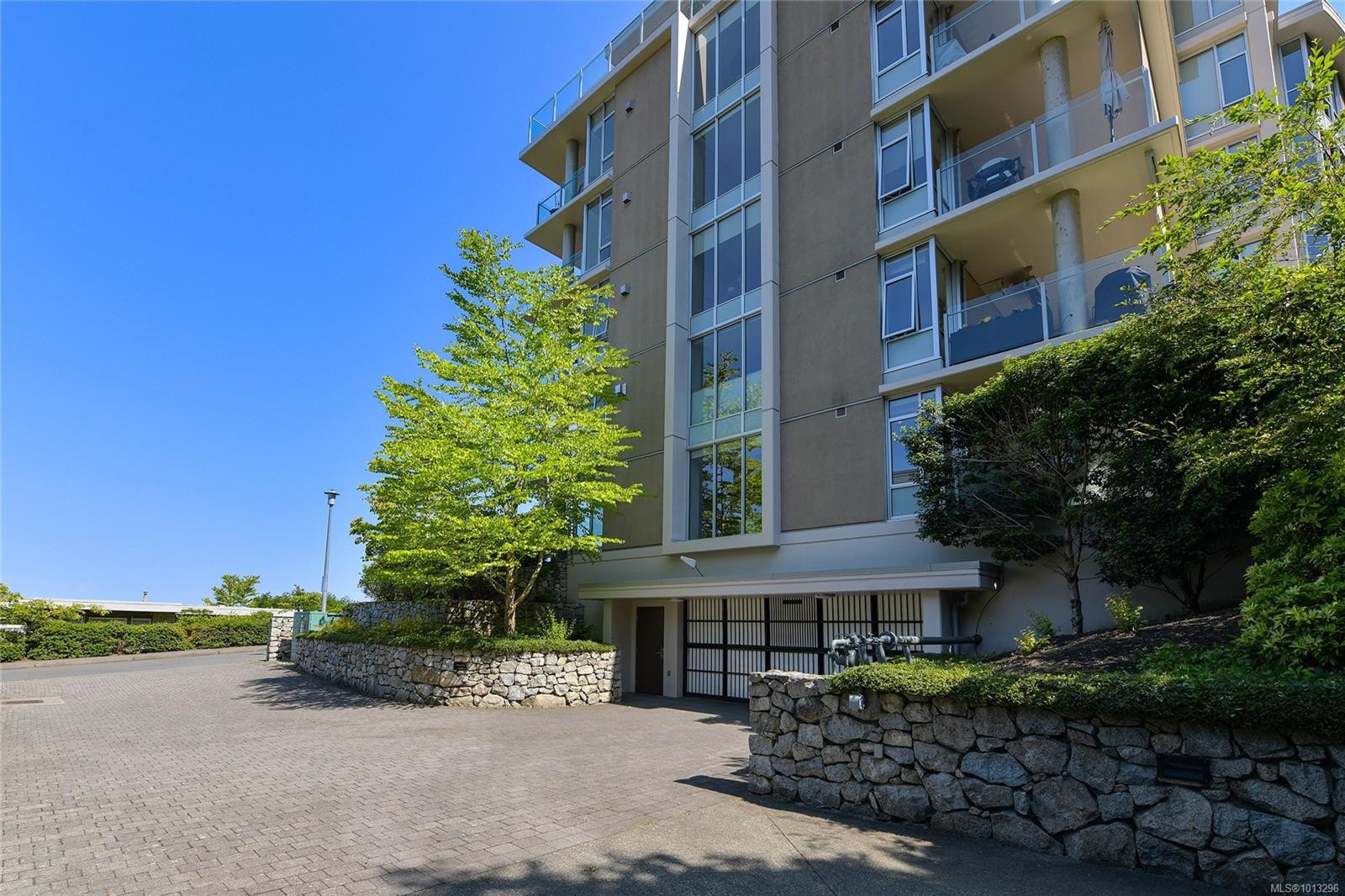 502-748 Sayward Hill Terr, Saanich, BC - Outdoor With Balcony With Facade