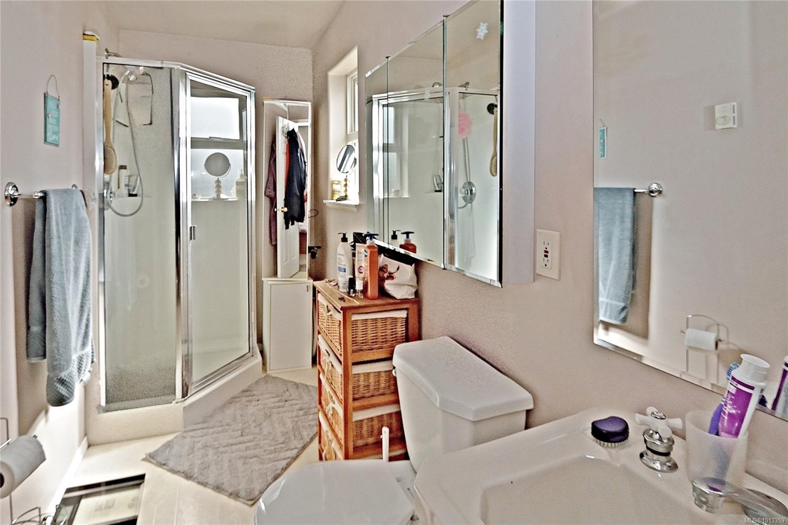 350 Stewart Ave, Nanaimo, BC - Indoor