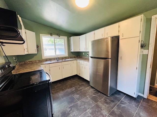 215 Matheson St N, Kenora, ON - Indoor Photo Showing Kitchen With Double Sink