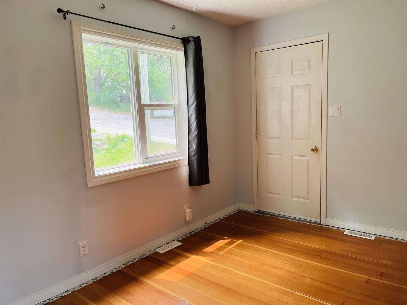 215 Matheson St N, Kenora, ON - Indoor Photo Showing Other Room