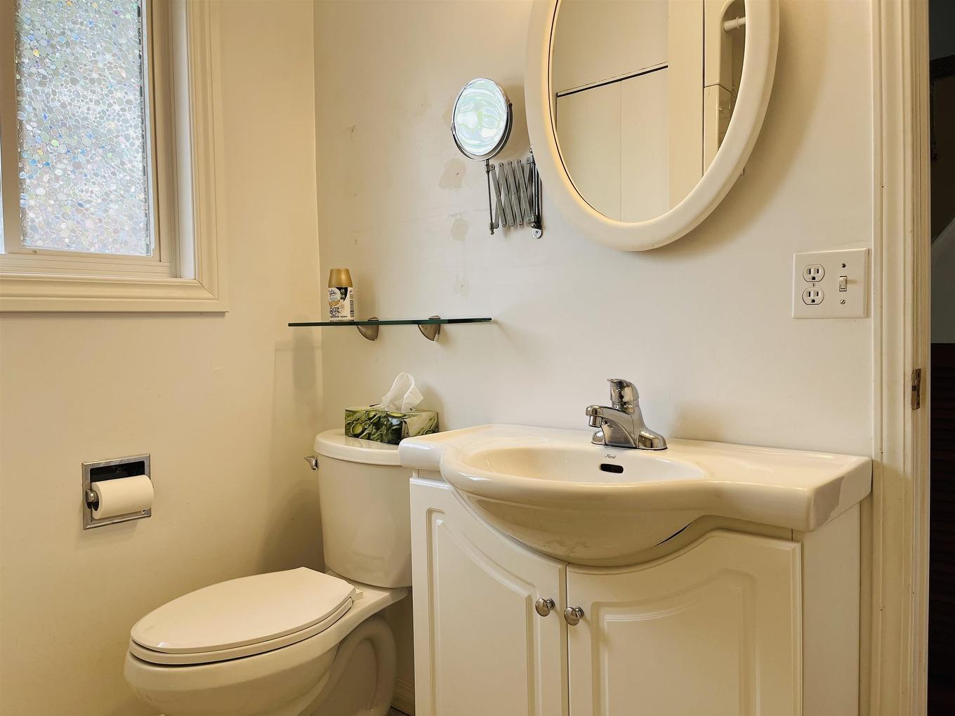 215 Matheson St N, Kenora, ON - Indoor Photo Showing Bathroom