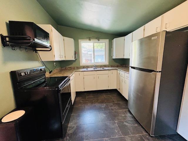 215 Matheson St N, Kenora, ON - Indoor Photo Showing Kitchen With Double Sink