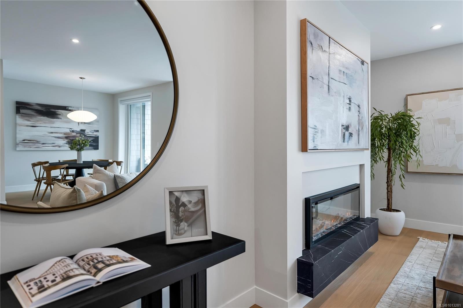 2-2590 Penrhyn St, Saanich, BC