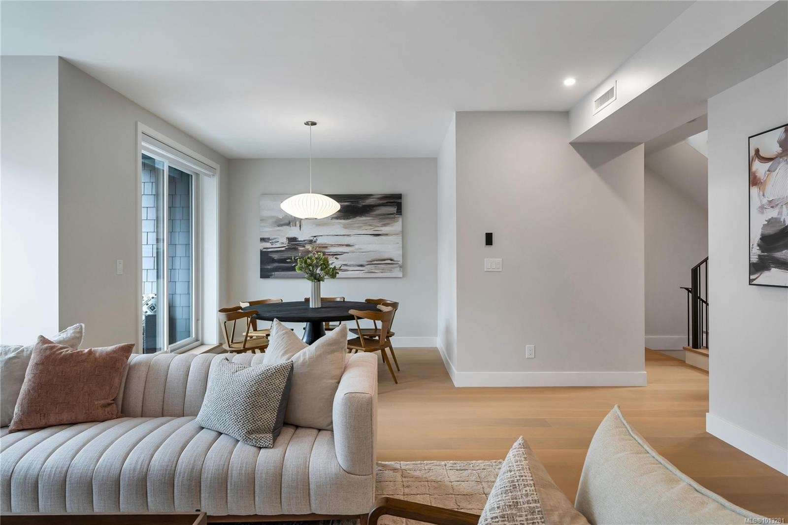 2-2590 Penrhyn St, Saanich, BC