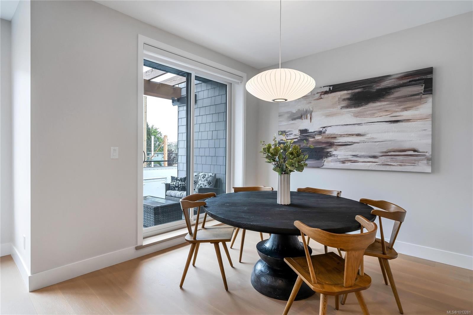 2-2590 Penrhyn St, Saanich, BC