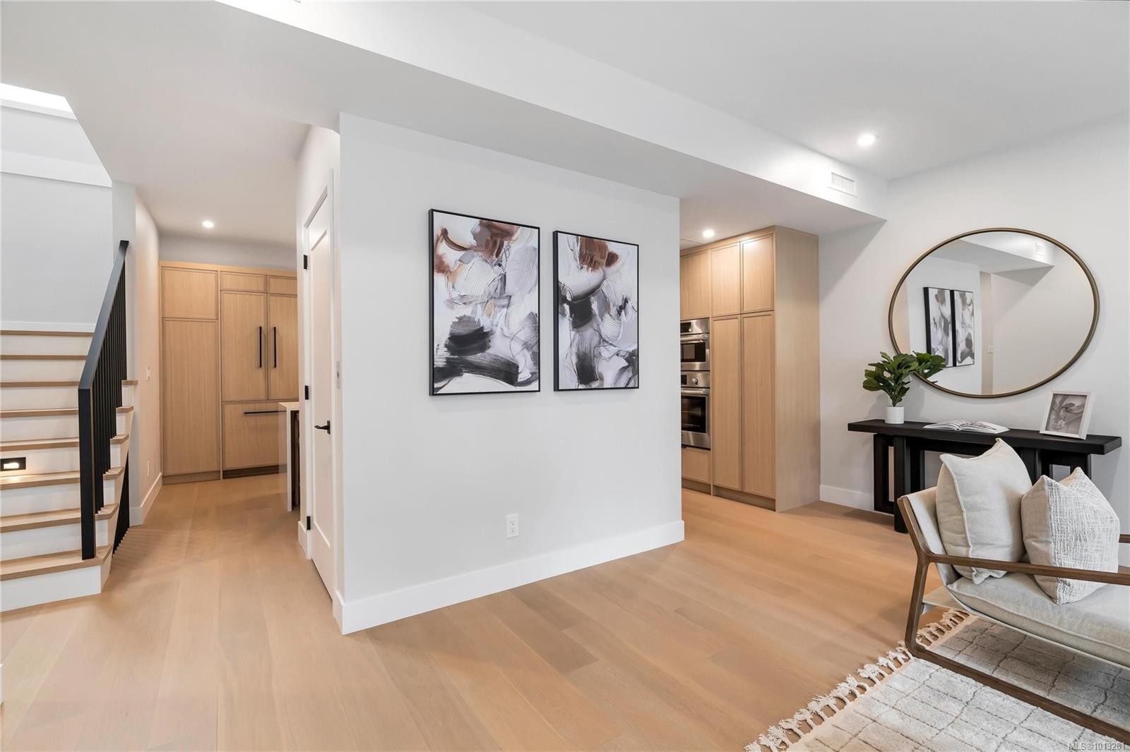 2-2590 Penrhyn St, Saanich, BC