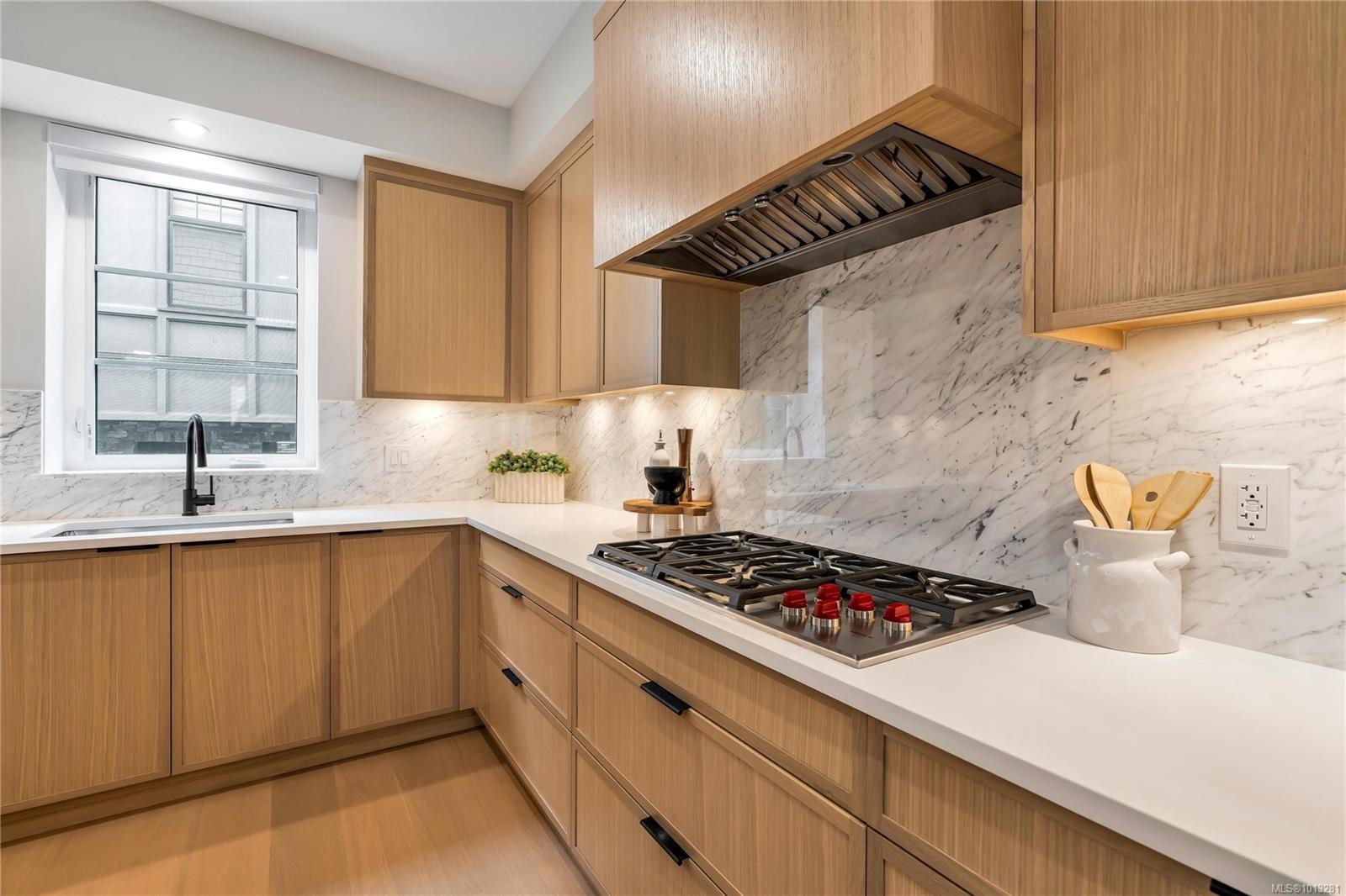 2-2590 Penrhyn St, Saanich, BC