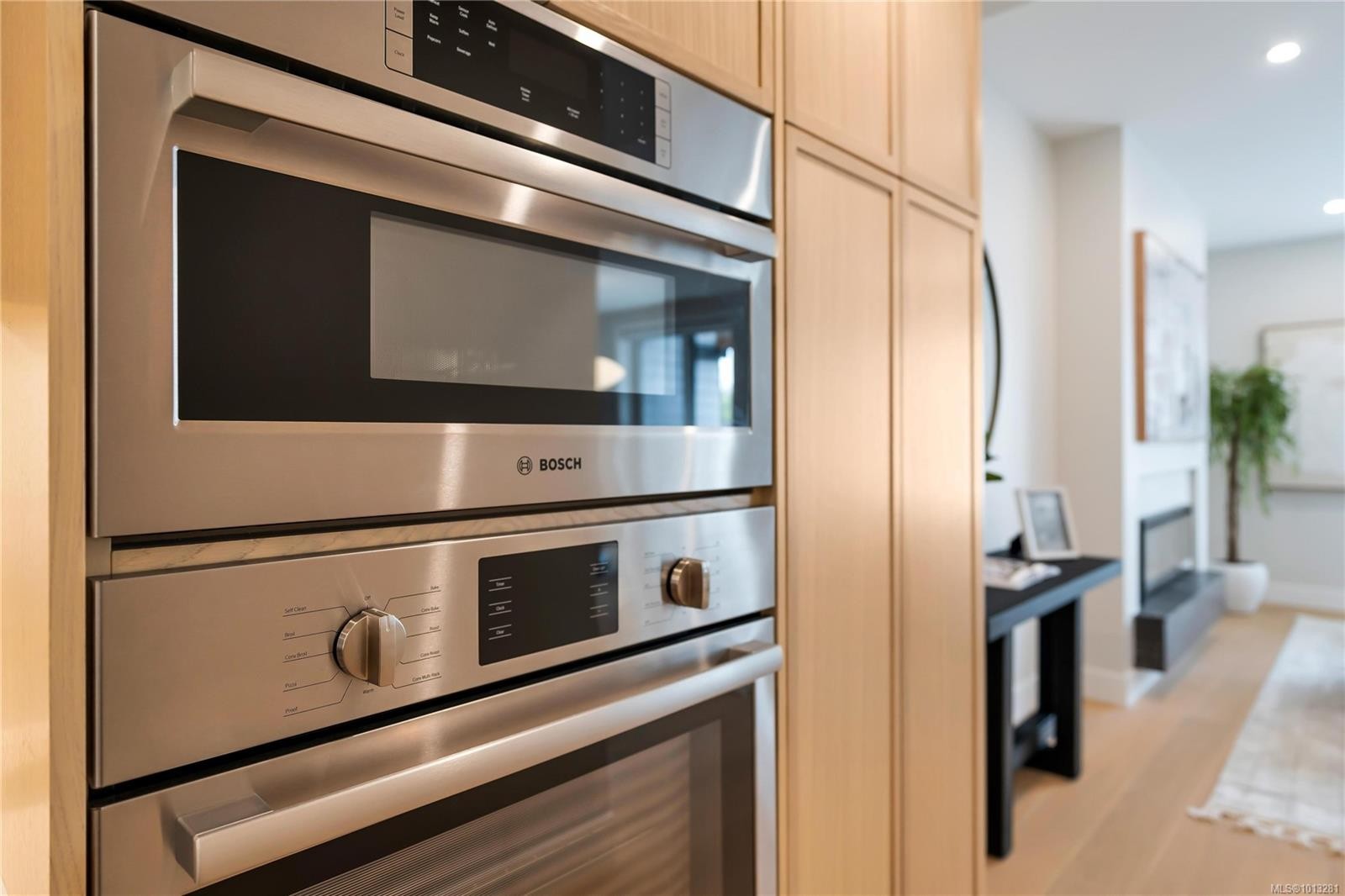 2-2590 Penrhyn St, Saanich, BC