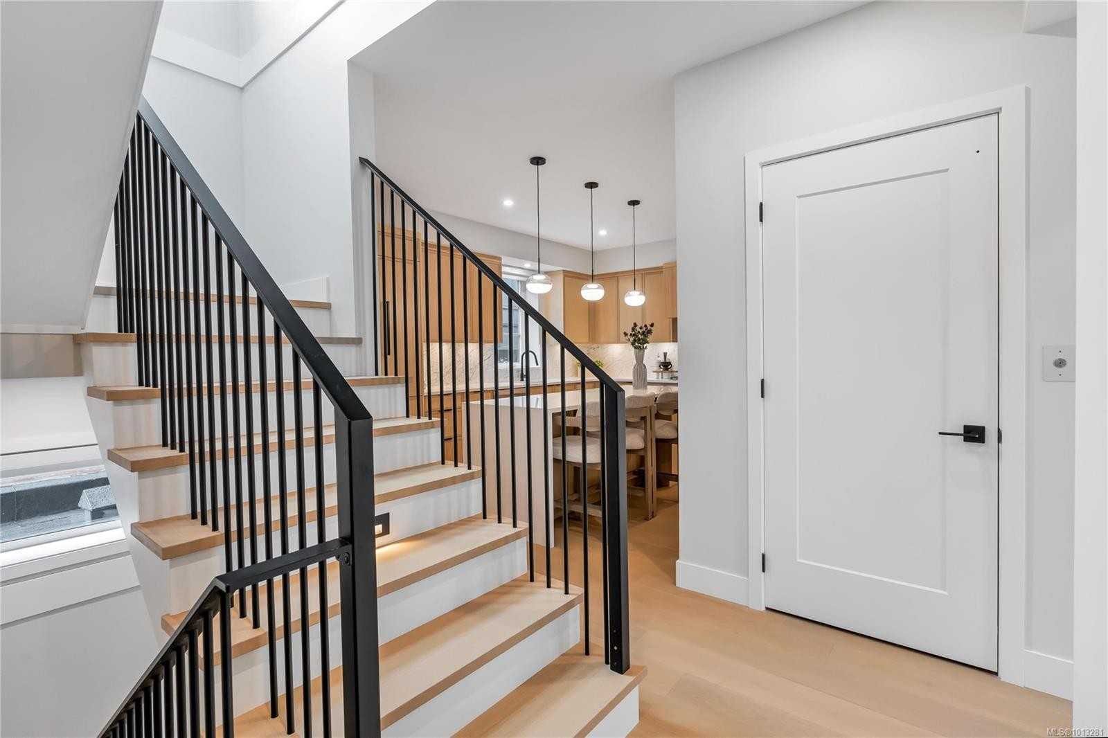 2-2590 Penrhyn St, Saanich, BC