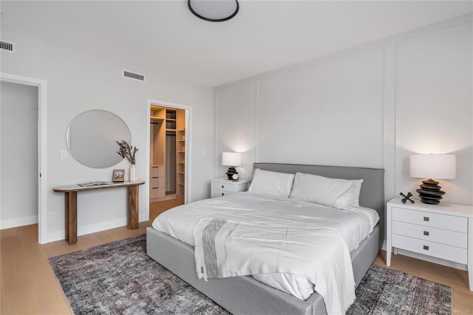 2-2590 Penrhyn St, Saanich, BC