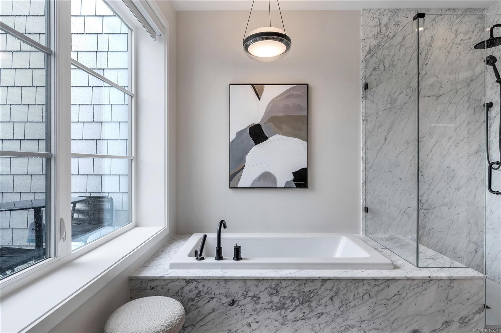 2-2590 Penrhyn St, Saanich, BC