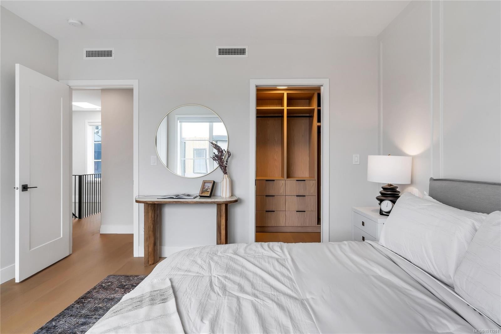 2-2590 Penrhyn St, Saanich, BC