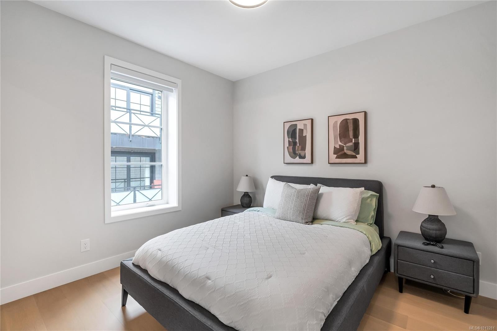 2-2590 Penrhyn St, Saanich, BC