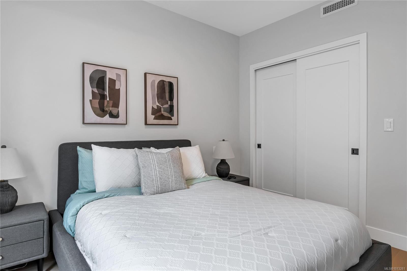 2-2590 Penrhyn St, Saanich, BC