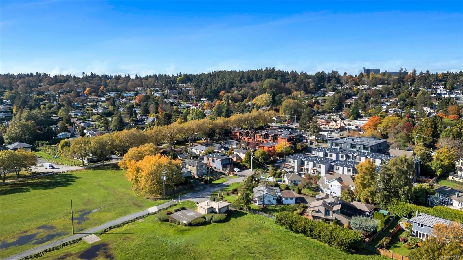 2-2590 Penrhyn St, Saanich, BC