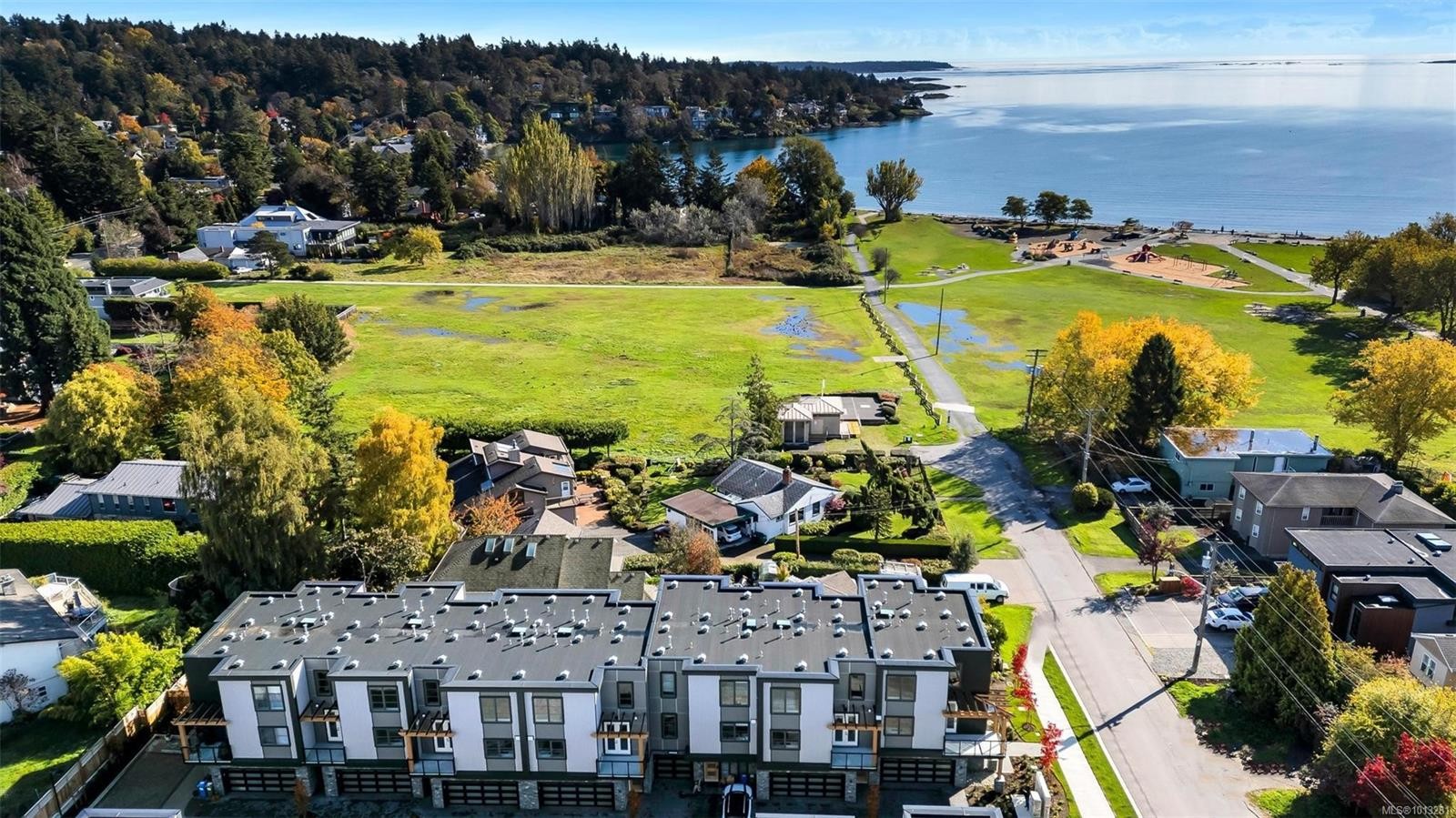 2-2590 Penrhyn St, Saanich, BC