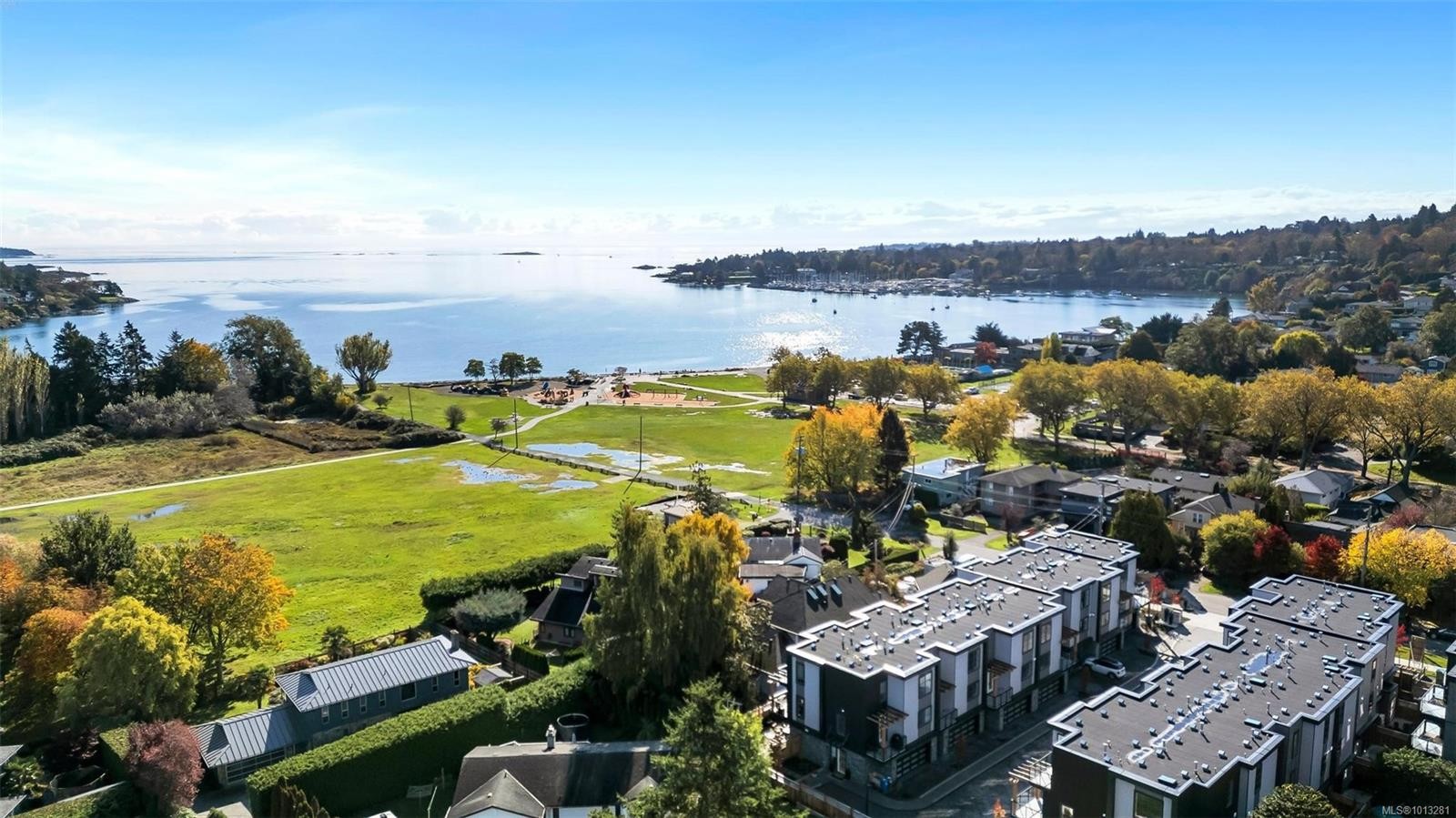 2-2590 Penrhyn St, Saanich, BC