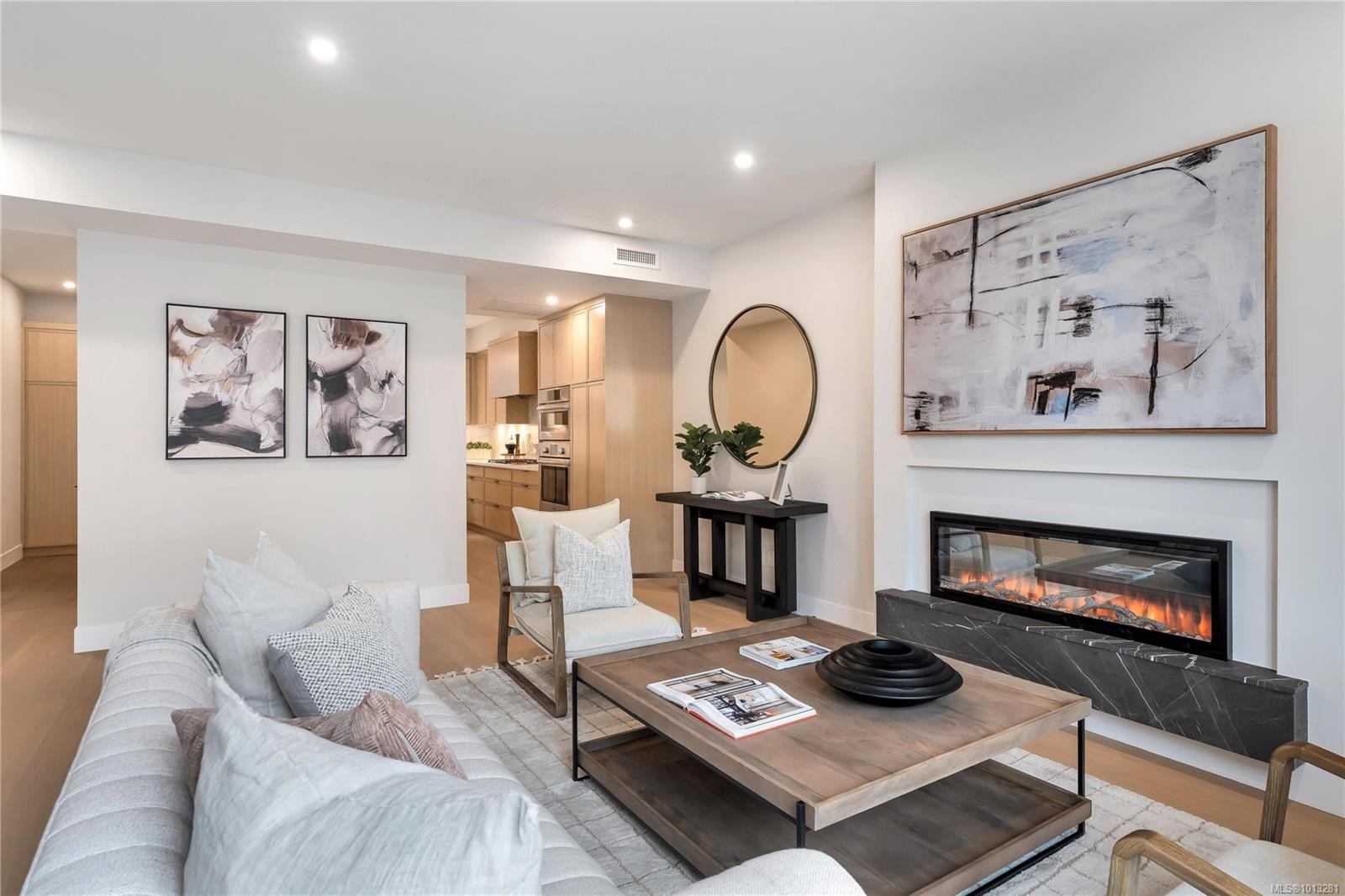 2-2590 Penrhyn St, Saanich, BC