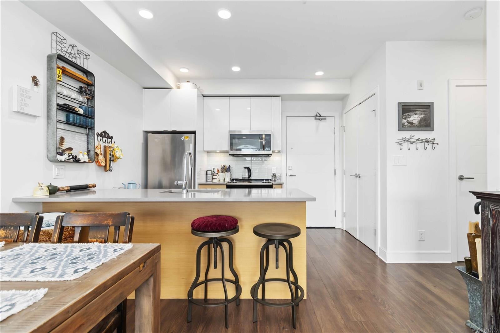 310-1311 Lakepoint Way, Langford, BC - Indoor Photo Showing Other Room