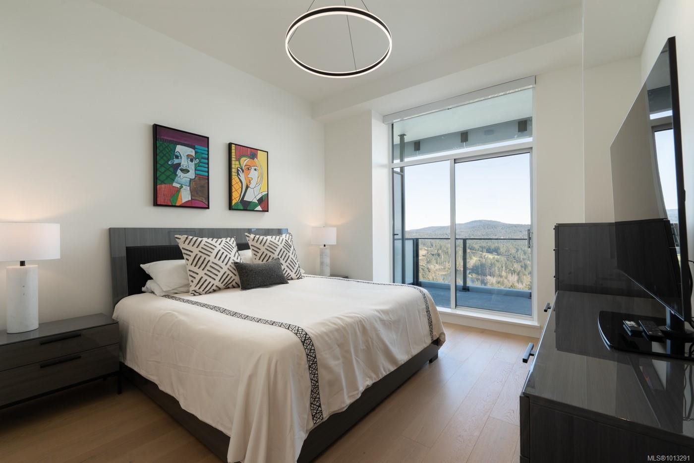 1702-2000 Hannington Rd, Langford, BC - Indoor Photo Showing Bedroom