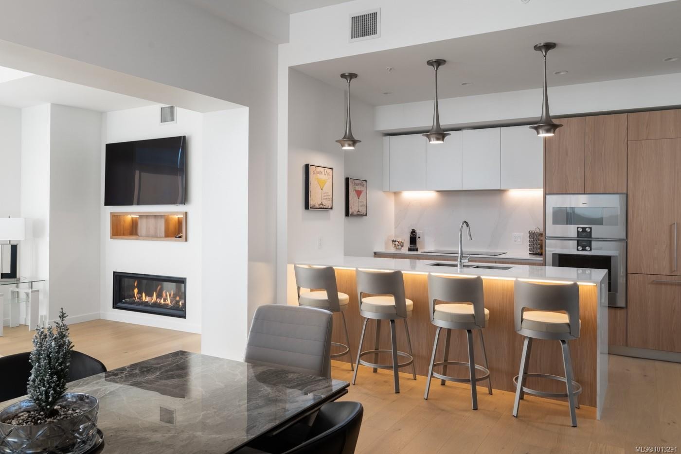 1702-2000 Hannington Rd, Langford, BC - Indoor