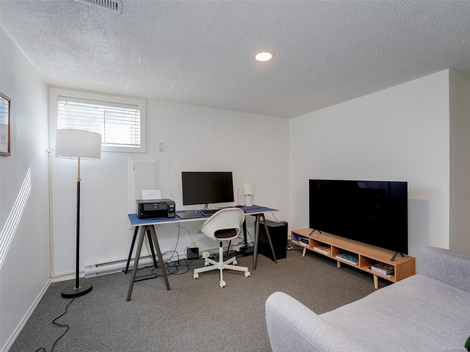 1728 Foul Bay Rd, Victoria, BC