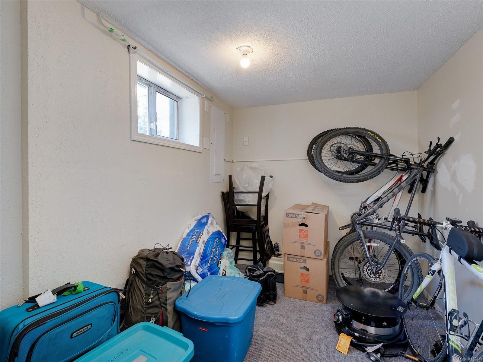 1728 Foul Bay Rd, Victoria, BC