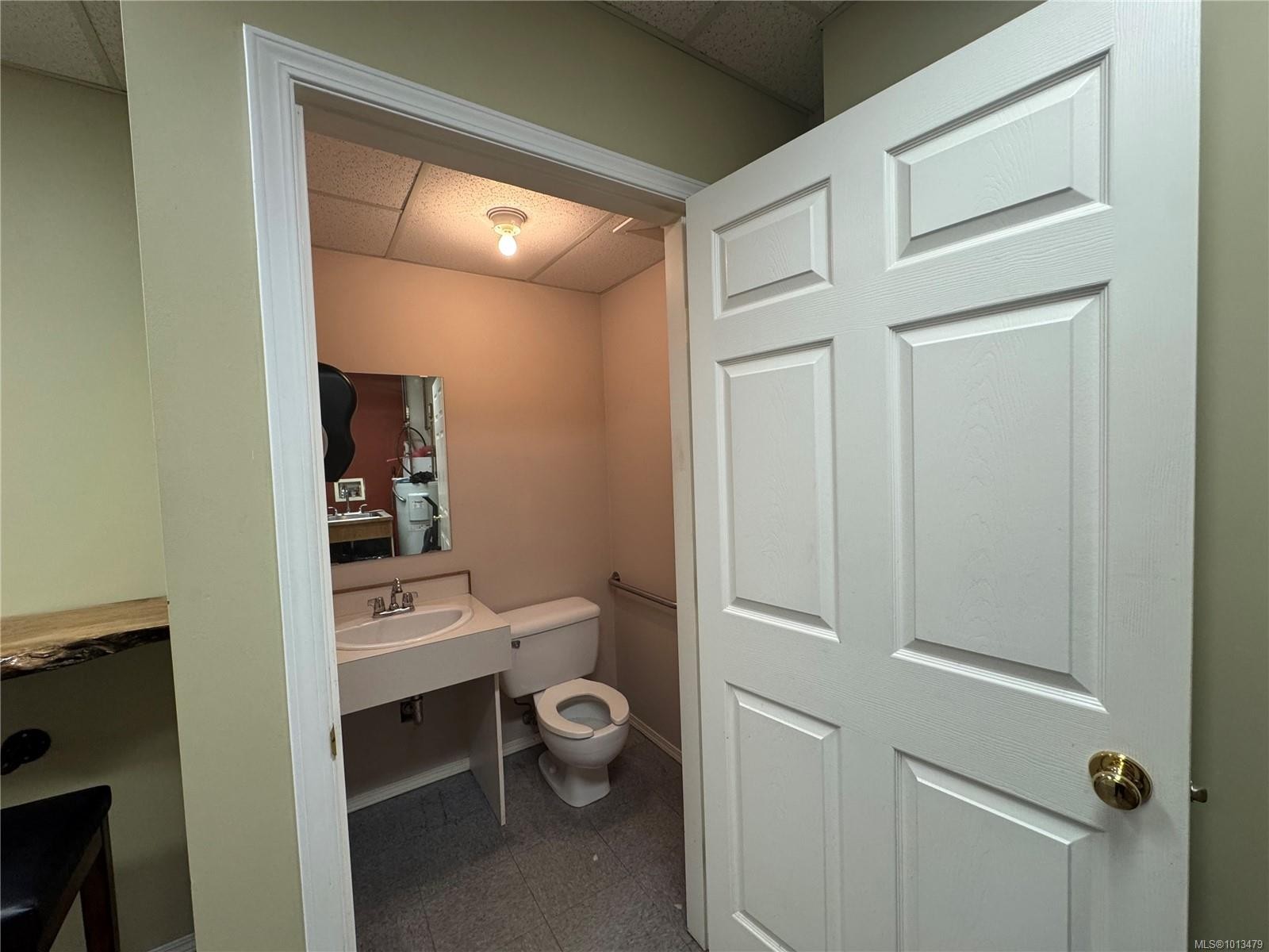 104-425 Stanford Ave East, Parksville, BC